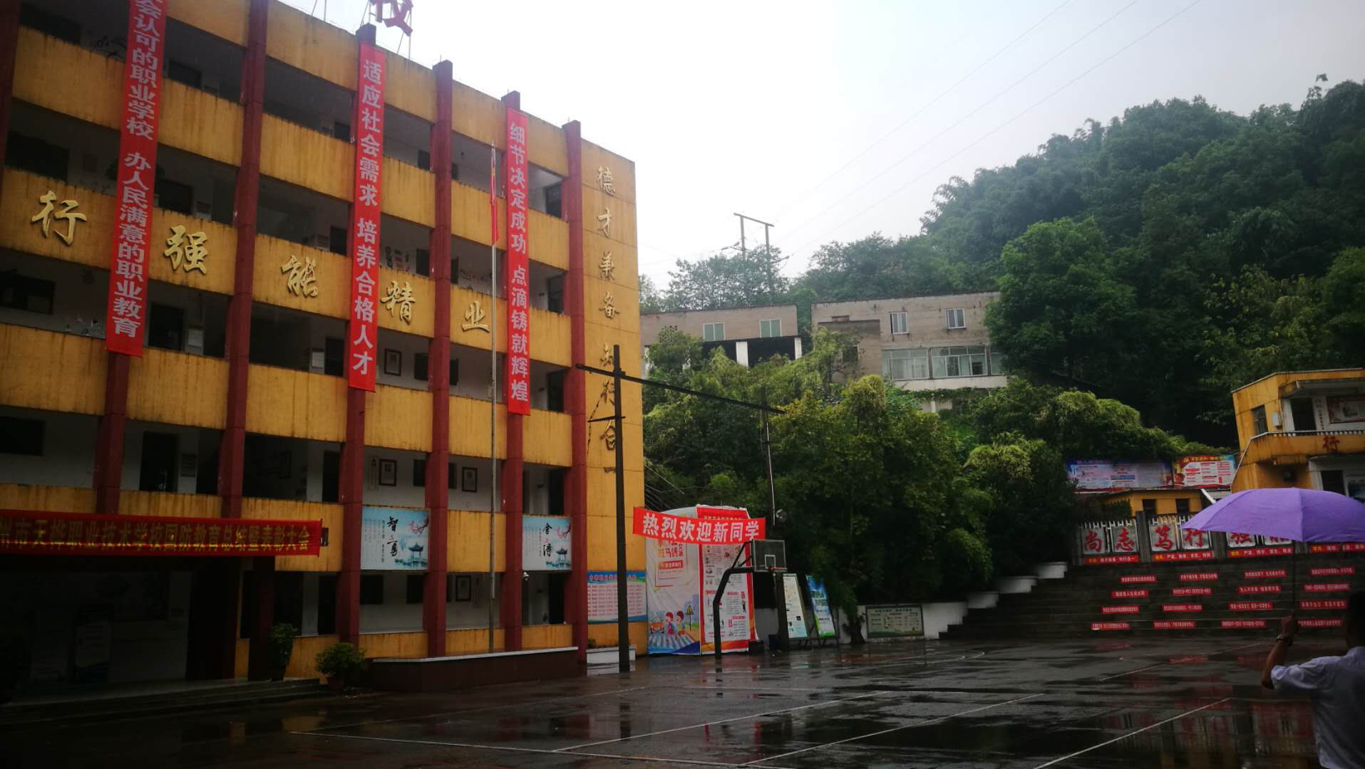 泸州市天桦中等职业学校环境|学校寝室环境